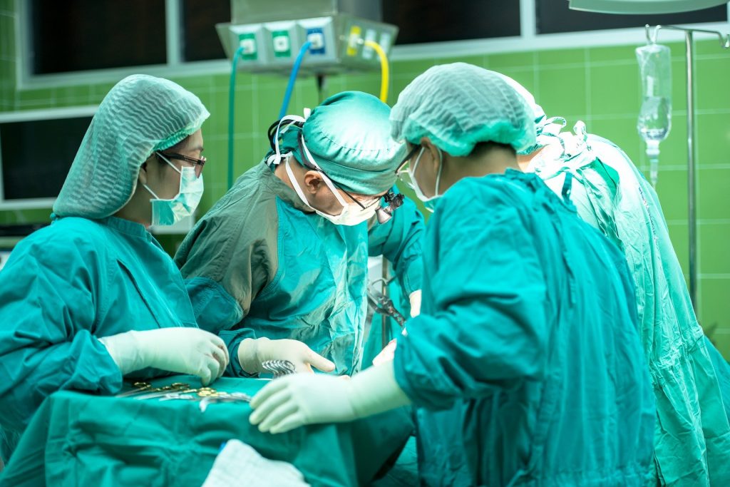 Wie viele Wirbelsäulenoperationen werden in Deutschland jedes Jahr durchgeführt?